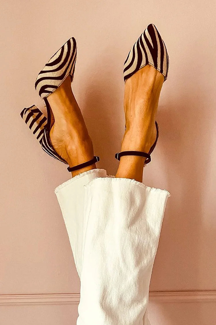 ZAPATO DE TACÓN PUNTA ZEBRADA CON CINTURILLA